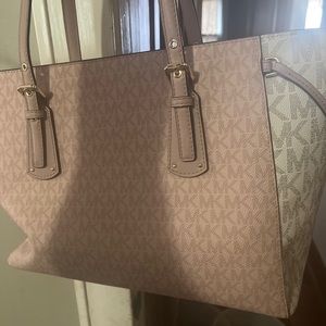 Michael kors purse to big for me has not been used